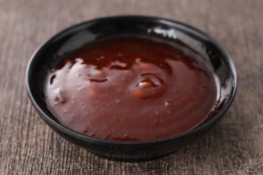 Cilok, tapyoka unundan yapılmış lezzetli ve baharatlı fıstık sosuyla servis edilen bir aperatiftir.