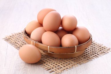 taze yumurta bir kase