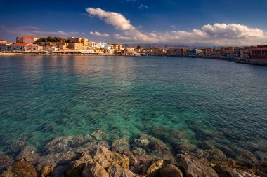 Yunanistan, Beton Ada, Chania şehrindeki güzel yaz plajı.,  