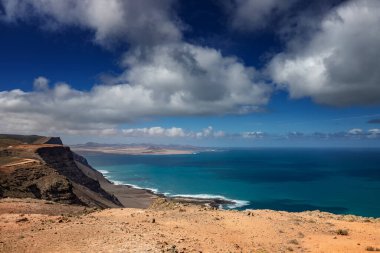 Lanzarote, volkanik ada, Atlantik okyanusu manzarası, İspanyol adaları, kanarya adaları manzarası, doğa arka planı.