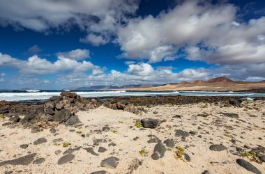 Lanzarote, volkanik ada, Atlantik okyanusu manzarası, İspanyol adaları, kanarya adaları manzarası, doğa arka planı.