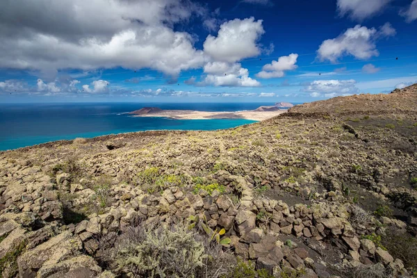 Lanzarote, volkanik ada, Atlantik okyanusu manzarası, İspanyol adaları, kanarya adaları manzarası, doğa arka planı.