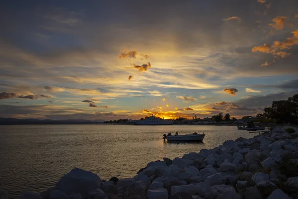Yunan Adası Evia Denizin Üzerinde Resim Gibi Romantik Bir Gün — Stok fotoğraf