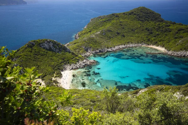 Yunanistan 'ın Korfu adasındaki Porto Timoni' de güzel bir yaz panoramik deniz manzarası.
