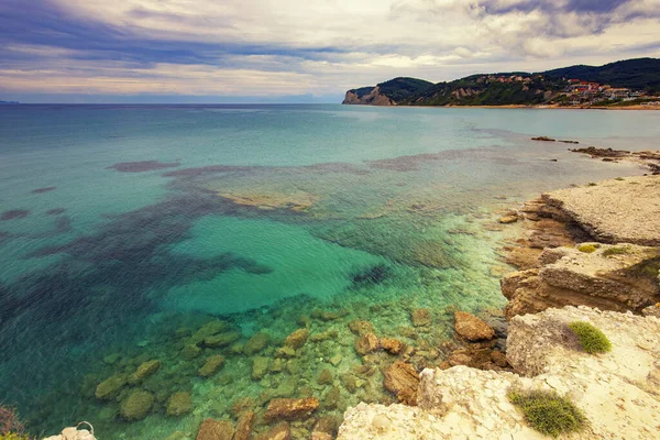 Belle Baie Dessus Mer Ionienne Azur Ciel Avec Nuages Plan — Photo