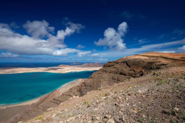 Volkanik arazi manzarası volkanik Lanzarote adası, İspanya