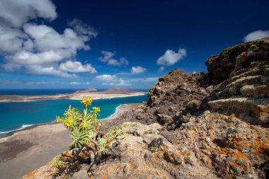Volkanik arazi manzarası volkanik Lanzarote adası, İspanya