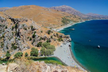 Yunanistan 'ın Girit Adası' nda nehir ve egzotik palmiye ormanları olan Preveli 'nin güzel kumlu sahillerinde tatil ve dinlenme