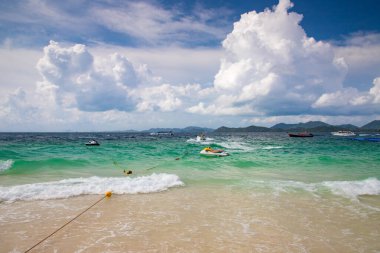 Tayland 'da Hint Okyanusu kıyısında egzotik bir tatil ve dinlenme..