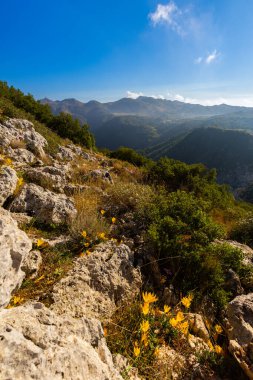 Solda, Yunanistan 'daki dağ sırasının güzel manzarası