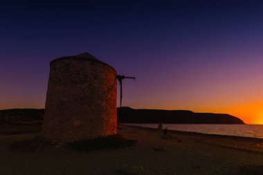 Akşam deniz fenerinde gün batımı