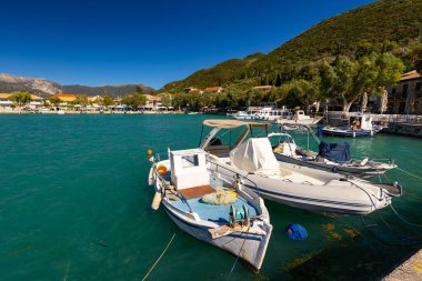 Yunan İyon adasındaki harika yaz tatili manzarası Lefkada, kartpostal ya da seyahat duvar kağıdı, tasarımınız için arka plan