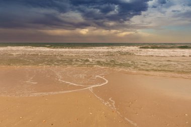 Baltık Denizi sahilinde fırtına.