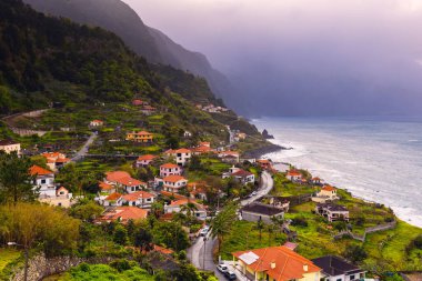 Deniz kıyısının güzel manzarası