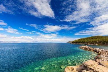 Yunan adası Lezbiyen, Skala Sykamineas 'ta resim gibi deniz manzarası ve tatil atmosferi