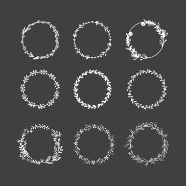Botanik dairesi çerçevesi. El çizimi yuvarlak sınır, yapraklar ve çiçekler, düğün davetiyesi ve kartlar, logo tasarımı ve poster şablonu. Zarif minimal stil çiçek vektörü izole