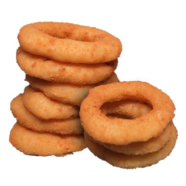 Beyaz arkaplanda soğan halkaları izole