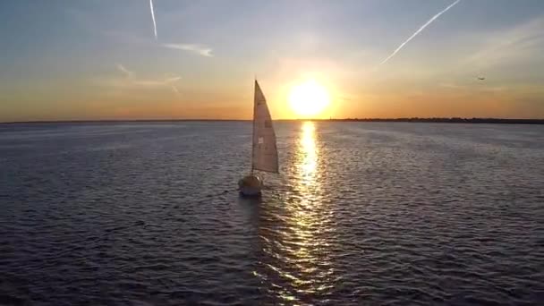 Widok Kamery Drona Widokiem Krajobraz Rzeki Han Złote Światło Słońca — Wideo stockowe