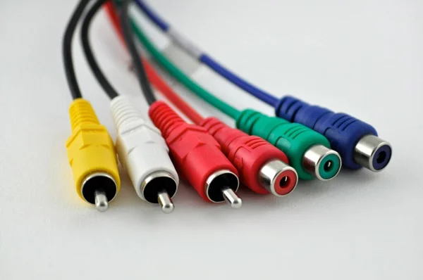 Beyaz Arkaplanda Ses Kabloları Kablolar — Stok fotoğraf