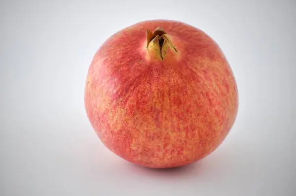 Zblízka Šťavnatého Červeného Bílého Granátového Ovoce Plátkem Zralého Granátového Jablka — Stock fotografie