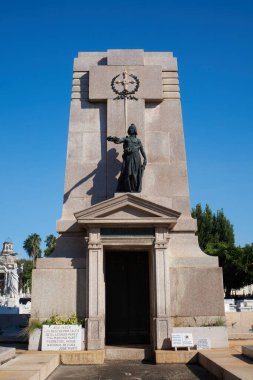 Coln Mezarlığı Küba Ulusal Anıtı ilan edilmiştir. Ülke, 57 hektarlık arazisiyle ülkedeki en önemli mezarlık konumunda bulunuyor..                 