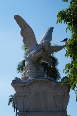      Coln Mezarlığı Küba Ulusal Anıtı ilan edilmiştir. Ülke, 57 hektarlık arazisiyle ülkedeki en önemli mezarlık konumunda bulunuyor..            