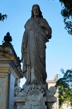 Kolon Cenaze Anıtı. Küba Ulusal Anıtı. Dünyanın en büyük mezarlıklarından biri.                               