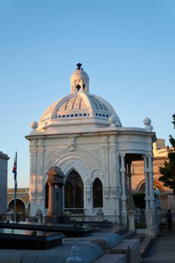    Kolon Cenaze Anıtı. Küba Ulusal Anıtı. Dünyanın en büyük mezarlıklarından biri.                            