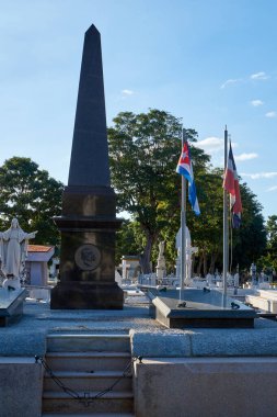 Kolon Cenaze Anıtı. Küba Ulusal Anıtı. Dünyanın en büyük mezarlıklarından biri.                               