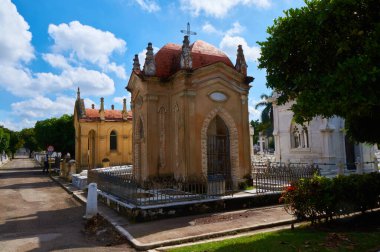 Kolon Cenaze Anıtı. Küba Ulusal Anıtı. Dünyanın en büyük mezarlıklarından biri.                         