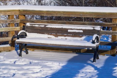 Kış mevsiminin dinginliğini ve ihtişamını ölümsüzleştiren bu fotoğraf koleksiyonu vasıtasıyla kışın büyüsünü keşfedin. Her resim eşsiz bir hikaye anlatıyor, zamanda donup kalmış..                               