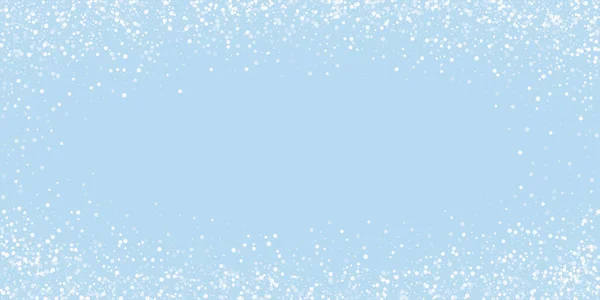 雪のクリスマスの背景 薄緑色の冬の背景に小さな空飛ぶ雪のフレークと星 繊細な甘い雪のクリスマス ワイドベクトルイラスト — ストックベクタ