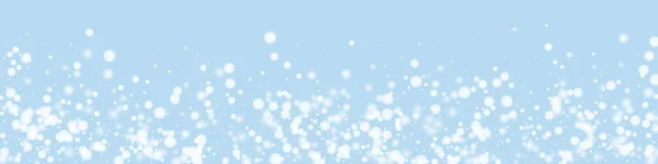 아름다운 눈내리는 크리스마스 겨울을 배경으로 날으는 눈송이와 아름다운 층층을 파노라마 — 스톡 벡터