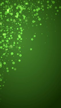 Karlı bir Noel geçmişi var. İnce uçan kar taneleri ve yeşil arka plandaki yıldızlar. Narin, tatlı, karlı bir Noel. Dikey vektör illüstrasyonu.