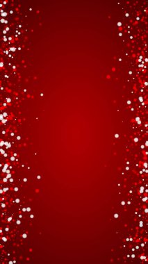 Yılbaşı arkaplanında kar taneleri yağıyor. İnce uçan kar taneleri ve kırmızı arka plandaki yıldızlar. Çok güzel düşen kar taneleri. Dikey vektör illüstrasyonu.