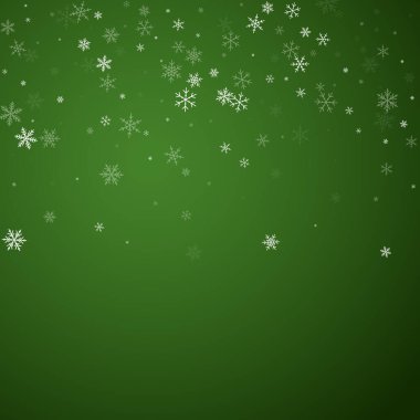 Yılbaşı arka planında kar yağışı var. İnce uçan kar taneleri ve yeşil arka plandaki yıldızlar. Karlı bayram örtüsü. Kare vektör illüstrasyonu.