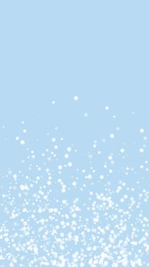 Karlı bir Noel geçmişi var. Hafif uçan kar taneleri ve açık mavi kış arka planındaki yıldızlar. Narin, tatlı, karlı bir Noel. Dikey vektör illüstrasyonu.