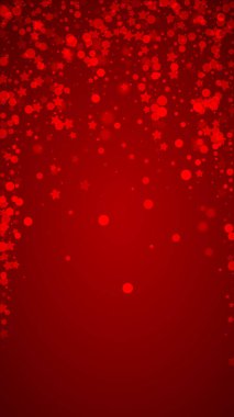 Yılbaşı arka planında kar yağışı var. İnce uçan kar taneleri ve kırmızı arka plandaki yıldızlar. Karlı bayram örtüsü. Dikey vektör illüstrasyonu.