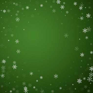 Yılbaşı arka planında kar yağışı var. İnce uçan kar taneleri ve yeşil arka plandaki yıldızlar. Karlı bayram örtüsü. Kare vektör illüstrasyonu.