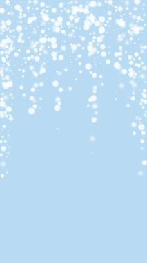 Karlı bir Noel geçmişi var. Hafif uçan kar taneleri ve açık mavi kış arka planındaki yıldızlar. Narin, tatlı, karlı bir Noel. Dikey vektör illüstrasyonu.