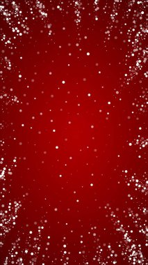 Yılbaşı arka planında kar yağışı var. İnce uçan kar taneleri ve kırmızı arka plandaki yıldızlar. Karlı bayram örtüsü. Dikey vektör illüstrasyonu.