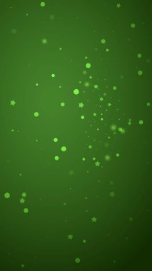 Yılbaşı arkaplanında kar taneleri yağıyor. İnce uçan kar taneleri ve yeşil arka plandaki yıldızlar. Çok güzel düşen kar taneleri. Dikey vektör illüstrasyonu.
