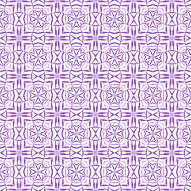 Suluboya yaz etnik sınır düzeni. Mor parlak boho şık yaz tasarımı. Tekstil hazır büyük baskı, mayo kumaş, duvar kağıdı, ambalaj. Etnik el boyası desen.