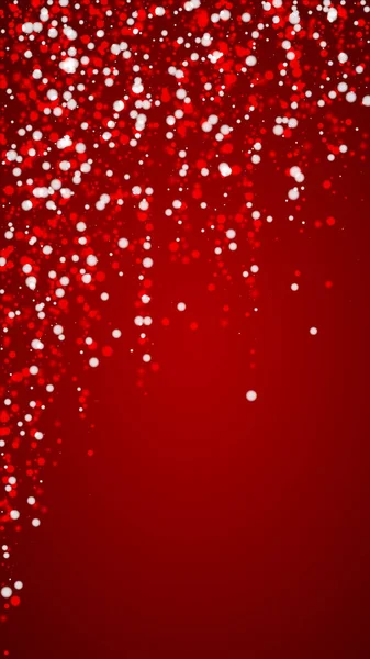 降雪覆盖了圣诞节的背景 淡淡的飘扬的雪花和圣诞红背景上的星星 喜庆的降雪覆盖着 垂直矢量说明 — 图库矢量图片