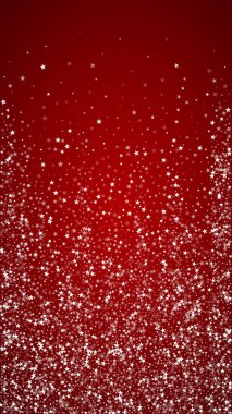 Yılbaşı arkaplanında kar taneleri yağıyor. İnce uçan kar taneleri ve kırmızı arka plandaki yıldızlar. Çok güzel düşen kar taneleri. Dikey vektör illüstrasyonu.