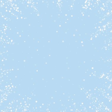 Karlı bir Noel geçmişi var. Hafif uçan kar taneleri ve açık mavi kış arka planındaki yıldızlar. Narin, tatlı, karlı bir Noel. Kare vektör illüstrasyonu.