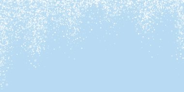 Sihirli kar yağışı arkaplanı. Hafif uçan kar taneleri ve açık mavi kış arka planındaki yıldızlar. Sihirli yağan kar tatili manzarası. Geniş vektör illüstrasyonu.