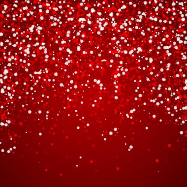 Karlı bir Noel geçmişi var. İnce uçan kar taneleri ve kırmızı arka plandaki yıldızlar. Narin, tatlı, karlı bir Noel. Kare vektör illüstrasyonu.