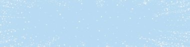 Sihirli kar yağışı arkaplanı. Hafif uçan kar taneleri ve açık mavi kış arka planındaki yıldızlar. Sihirli yağan kar tatili manzarası. Panoramik vektör çizimi.