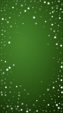 Karlı bir Noel geçmişi var. İnce uçan kar taneleri ve yeşil arka plandaki yıldızlar. Narin, tatlı, karlı bir Noel. Dikey vektör illüstrasyonu.